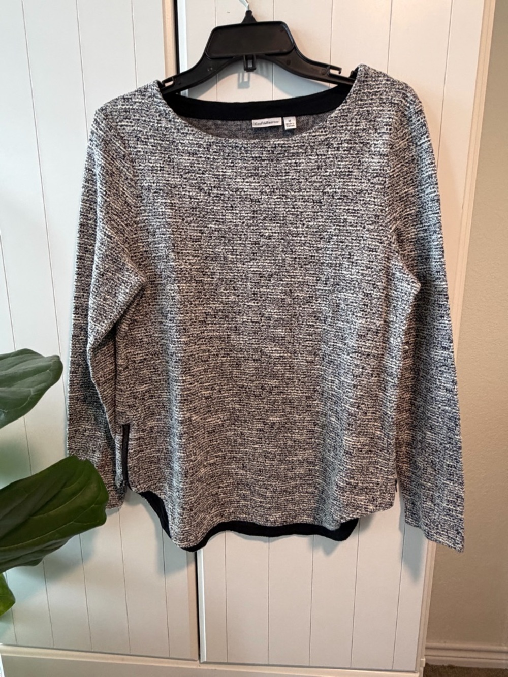106- Croft & Barrow Black and White Marled Knit Top